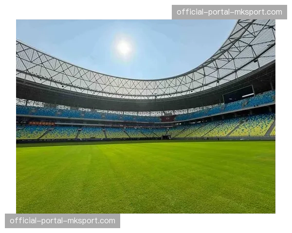 伯纳乌球场草坪维护报告显示,新草皮系统将更有利于高速跑动与变向 伯纳乌球场草坪维护报告显示,新草皮系统将更有利于高速跑动与变向