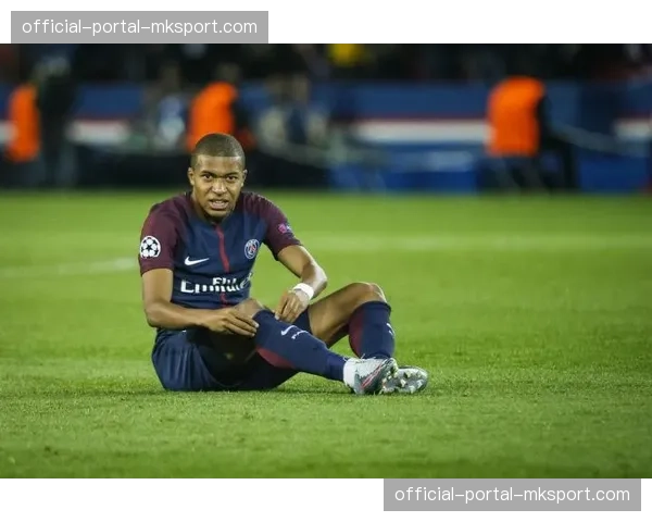 梅斯主力边卫累积黄牌停赛,将对球队边路防守布局产生影响