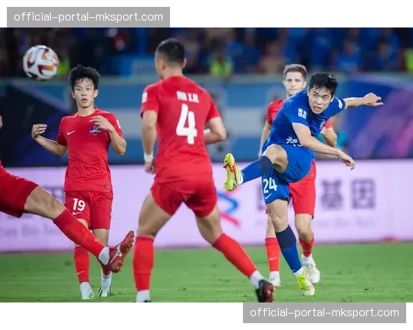 【2026年4月中超联赛区域防守与盯人混用趋势·赛前·天气预报梅州客家发布赛前通告，潮湿天气可能影响球队高位逼抢与区域防守的切换效率