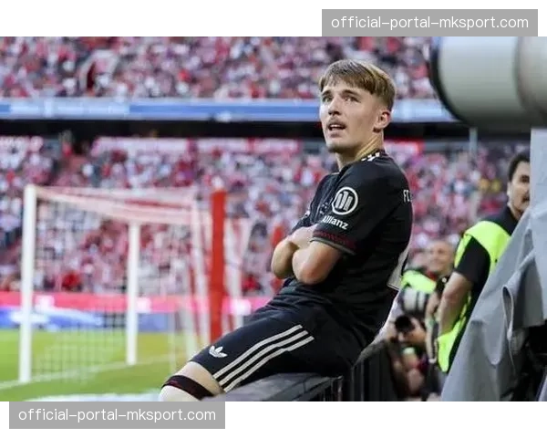 拜仁官方宣布与20岁青训后卫续约至2031年,违约金高达8000万欧